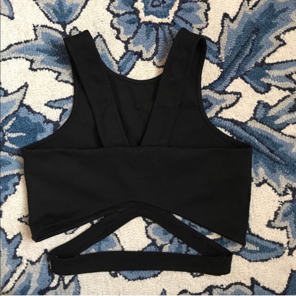 Black cut out crop top - Picture 2 of 5